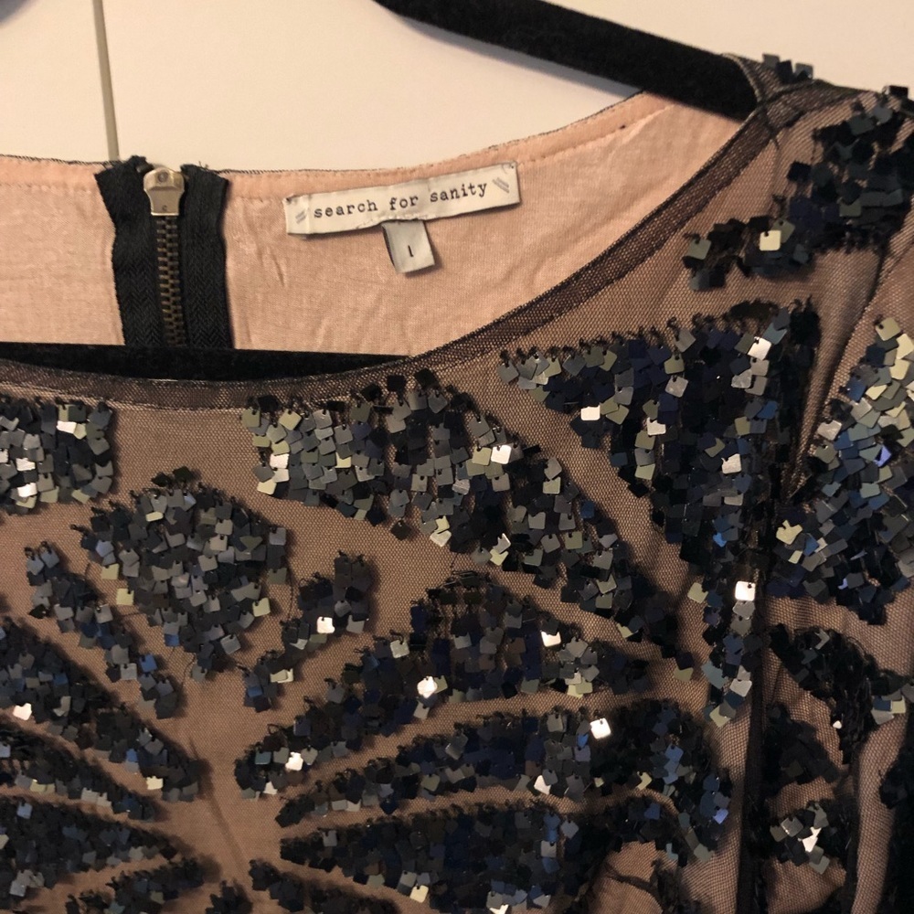 Beautiful sequined top - Picture 5 of 6